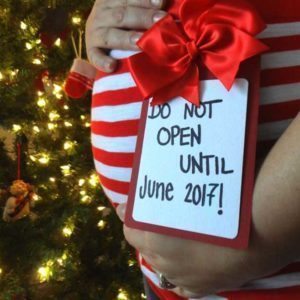 Holiday Pregnancy Announcement Ideas 8