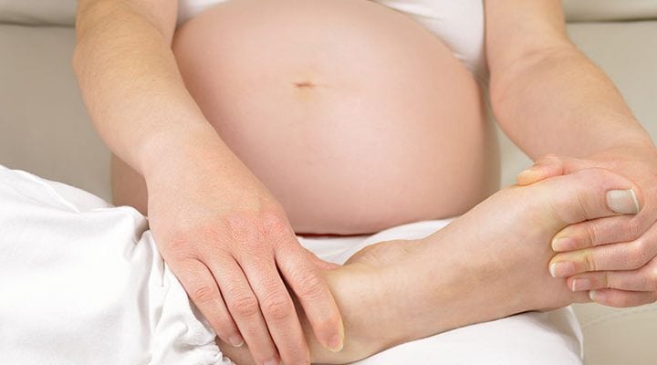 Tipps für geschwollene Füße während der Schwangerschaft