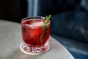 Die besten alkoholfreien Adventsmocktails für Schwangere