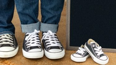 Die besten sportbezogenen Ideen, um Ihre Schwangerschaft bekanntzugeben oder das Geschlecht Ihres Babys zu enthüllen