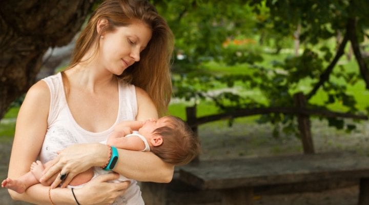 Kann man sein Baby zu viel im Arm halten? Die Wissenschaft sagt ganz klar: „Nein!“ 1