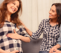 Freundschaften während der Schwangerschaft zur Priorität machen
