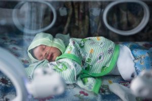 Können Fruchtbarkeitsbehandlungen zu einem geringen Geburtsgewicht und einem erhöhten Sterblichkeitsrisiko des Babys beitragen? 1