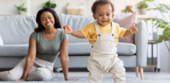 Wissenschaftler entdecken jene Gene, die beeinflussen, wann Babys anfangen zu laufen