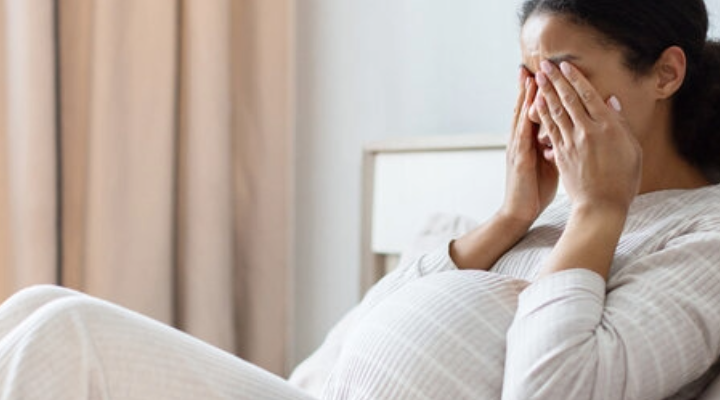 Stress während der Schwangerschaft kann bei erstgeborenen Töchtern zu einer vorzeitigen Pubertät führen