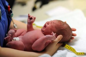 Das Baby ist da: Was Eltern in den ersten Wochen nach der Geburt wissen sollten 1