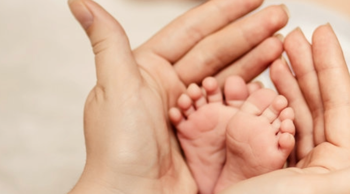 Das Baby ist da: Was Eltern in den ersten Wochen nach der Geburt wissen sollten