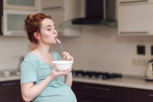 Warum die Schwangerschaft Heißhunger verstärken kann: Neue Einblicke in das Gehirn 2